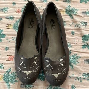 Cliffs by White Mountain Embroidered Cat Flats